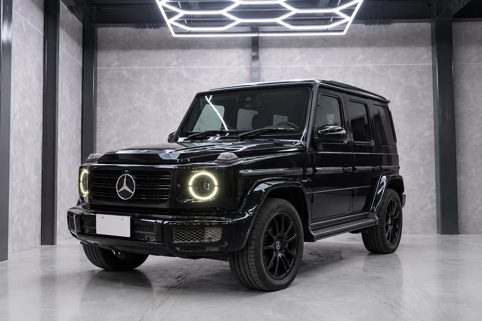メルセデス・ベンツ G400d AMGライン（オブシディアンブラック）斜め前
