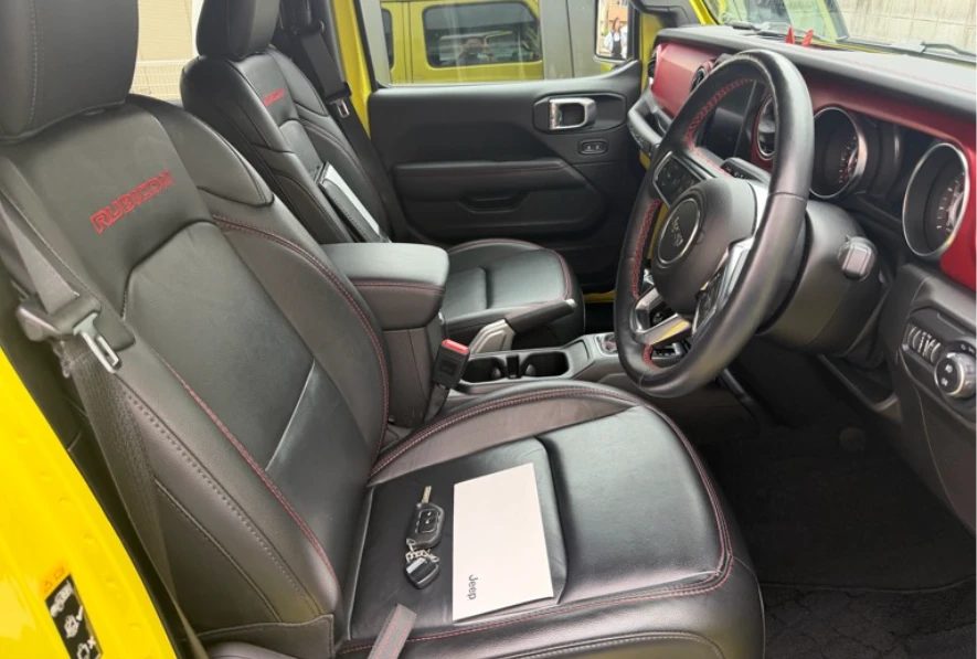 ラングラー ルビコンの運転席まわりと本革シート
